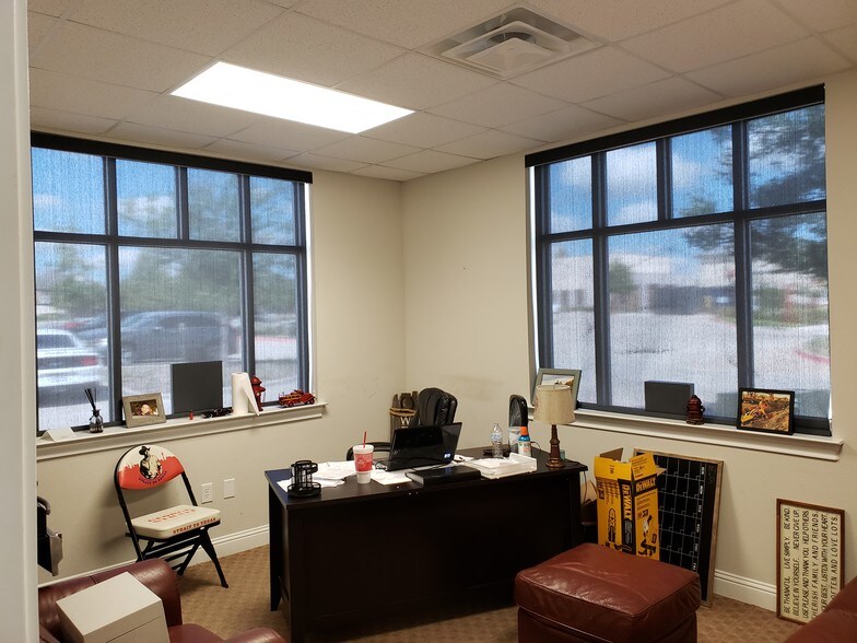 More Photos Of 3900 S Stonebridge Dr, McKinney Medical For Lease