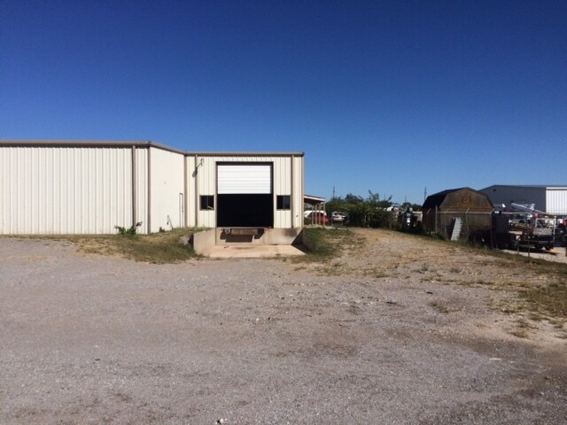 More Photos Of 810-812 SE 3rd St, Lawton Light Manufacturing For Sale