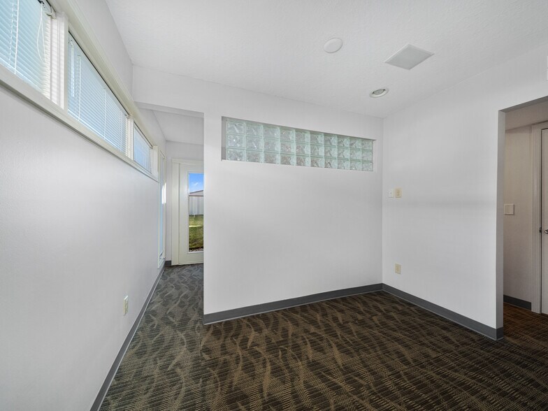 More Photos Of 5933 Stoney Creek Dr, Fort Wayne Office Residential For Sale