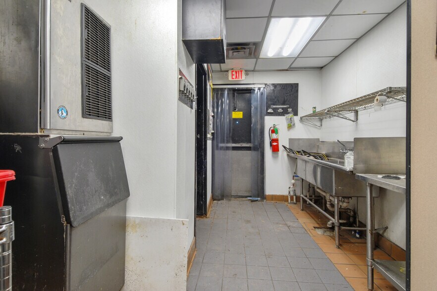 More Photos Of 2940 Elysian Flds, New Orleans General Retail For Sale