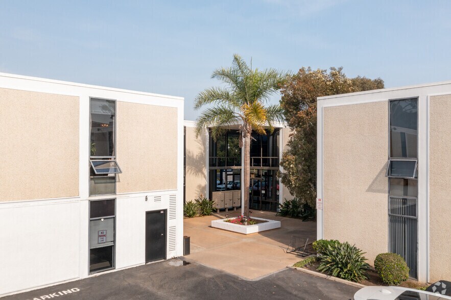 More Photos Of 901 Dover Dr, Newport Beach Medical For Lease