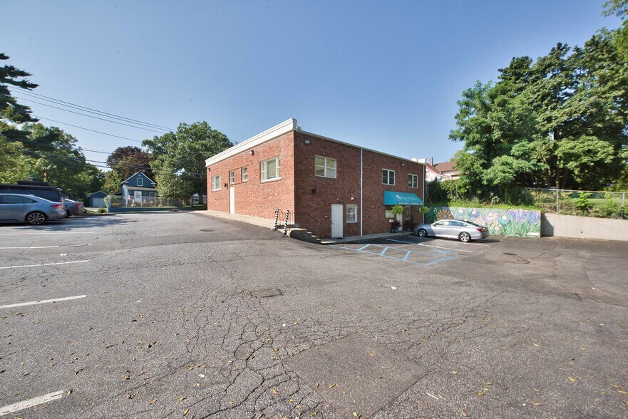 More Photos Of 121 Pulaski Rd, Kings Park Office For Sale