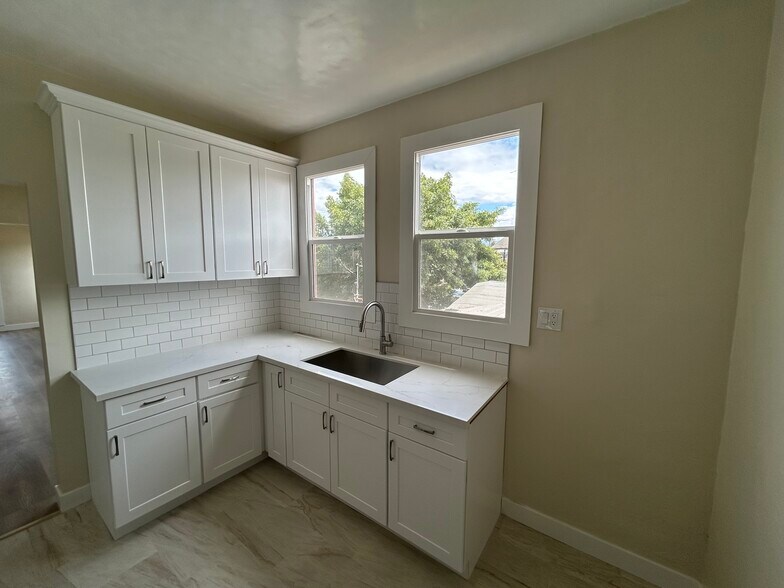 More Photos Of 1506 W 36th St, Los Angeles Apartments For Sale