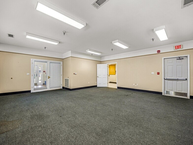 More Photos Of 64 Clingman Ave, Asheville Office For Sale