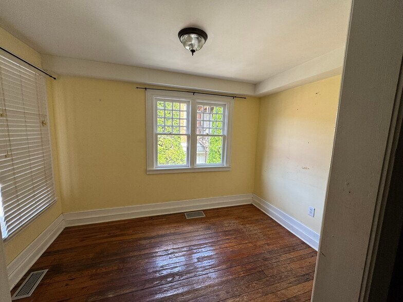 More Photos Of 553 W Main St, Sylva Restaurant For Lease