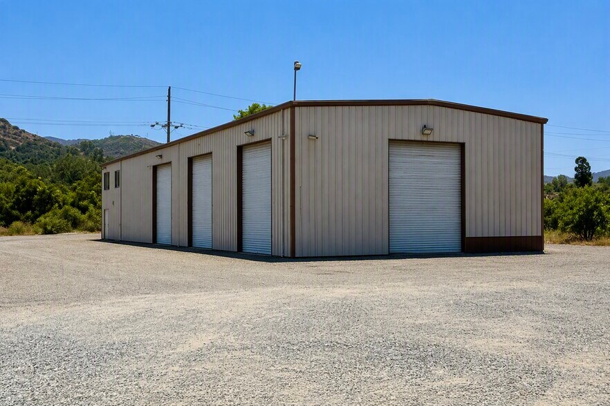 More Photos Of 937 A St, Fillmore Contractor Storage Yard For Lease