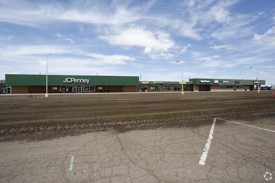 More Photos Of 100 Broadway St, Sterling Unknown For Lease