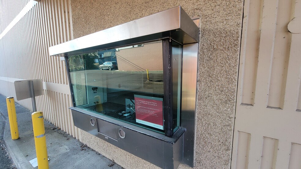 More Photos Of 501 N Olympic Ave, Arlington Bank For Sale