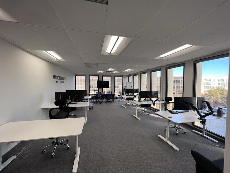 More Photos Of 185 Great Neck Rd, Great Neck Office For Lease