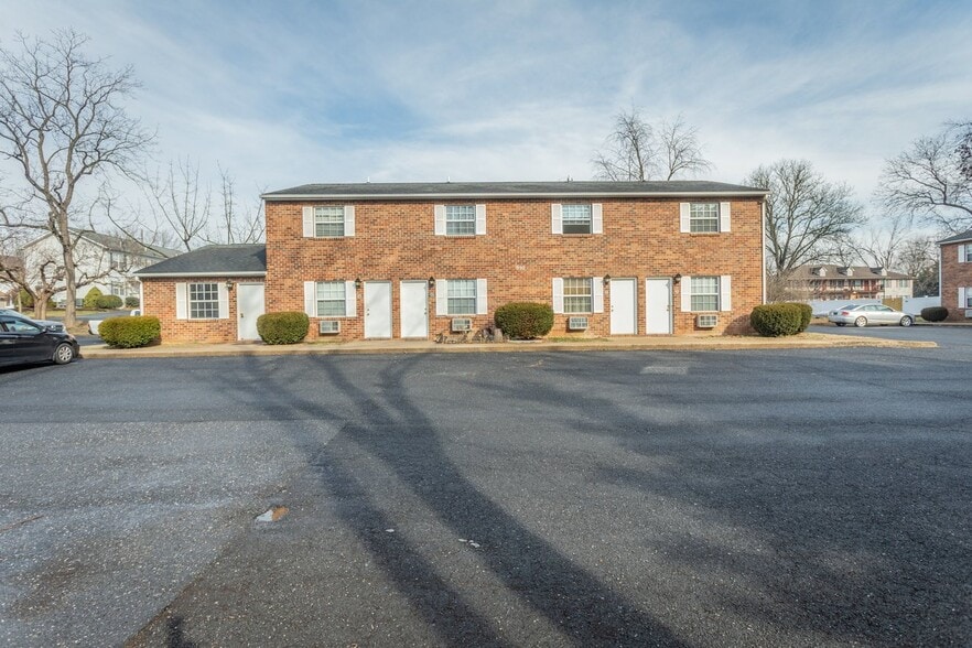 More Photos Of 990 Chicago Ave, Harrisonburg Apartments For Sale
