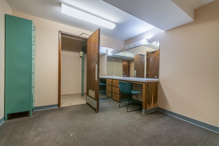 More Photos Of 100-106 S Main st, Ishpeming Bank For Sale