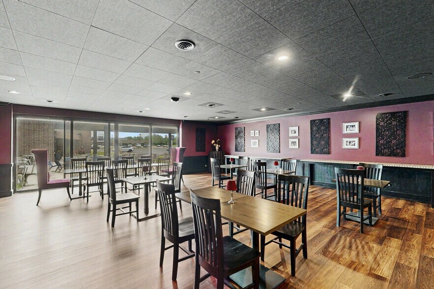 More Photos Of 2525 Highlander Pl, Iowa City Hotel For Lease