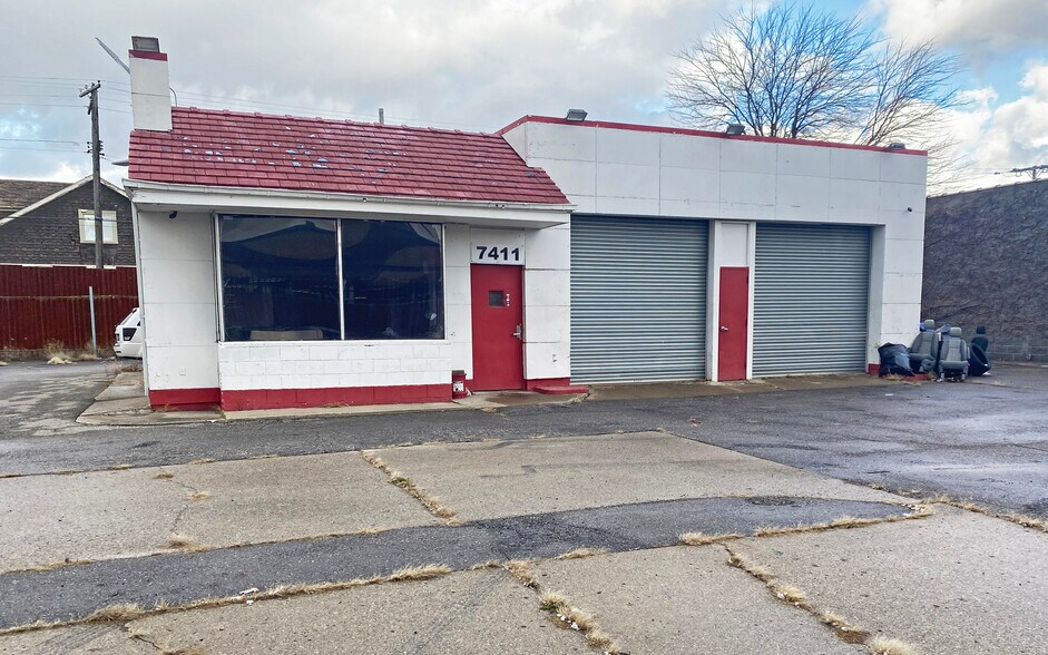 Primary Photo Of 7411 E 7 Mile Rd, Detroit Auto Dealership For Sale