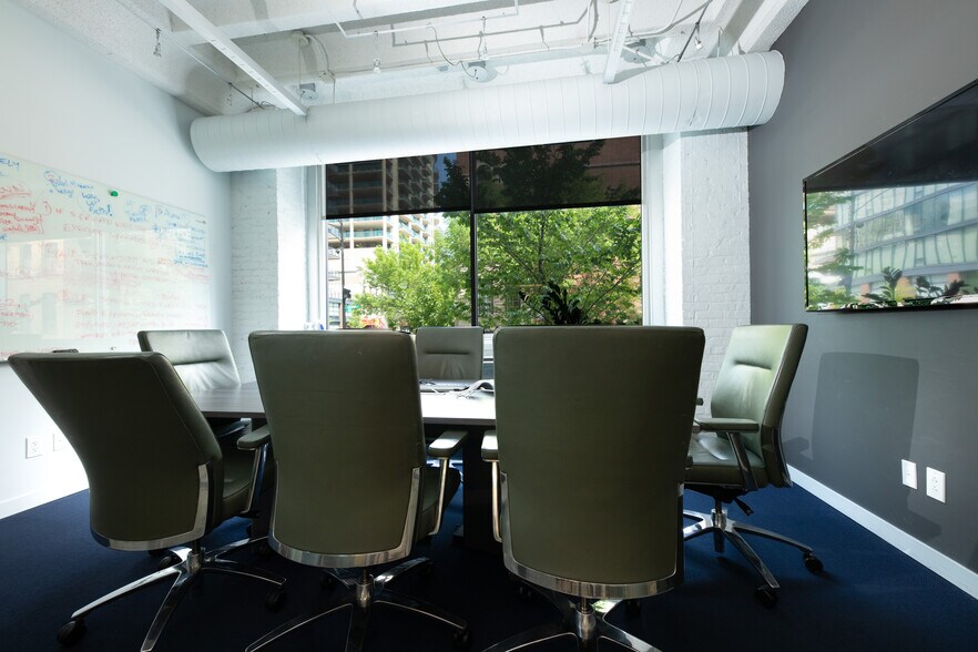 More Photos Of 401 W Superior St, Chicago Office For Lease