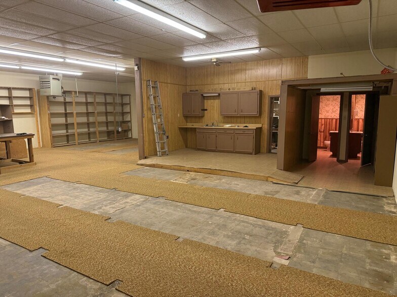 More Photos Of 2451 34th St, Lubbock Freestanding For Lease