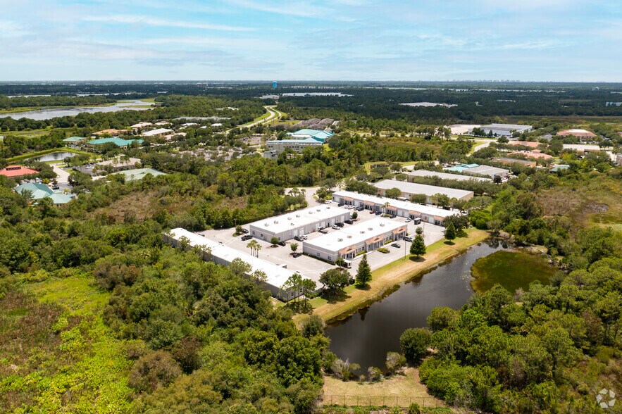 More Photos Of 7361 International Pl, Sarasota Showroom For Lease