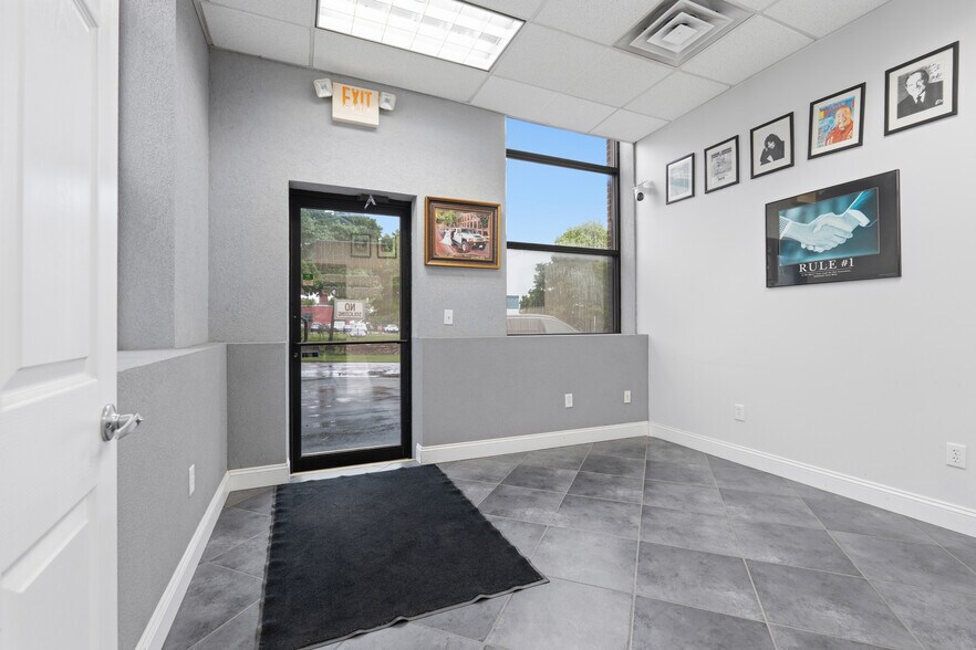 More Photos Of 701 Hiawatha Blvd E, Syracuse Warehouse For Lease