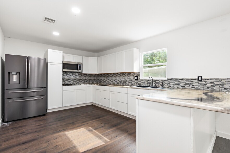 More Photos Of 3212 Robinson Dr, Waco Office Residential For Sale