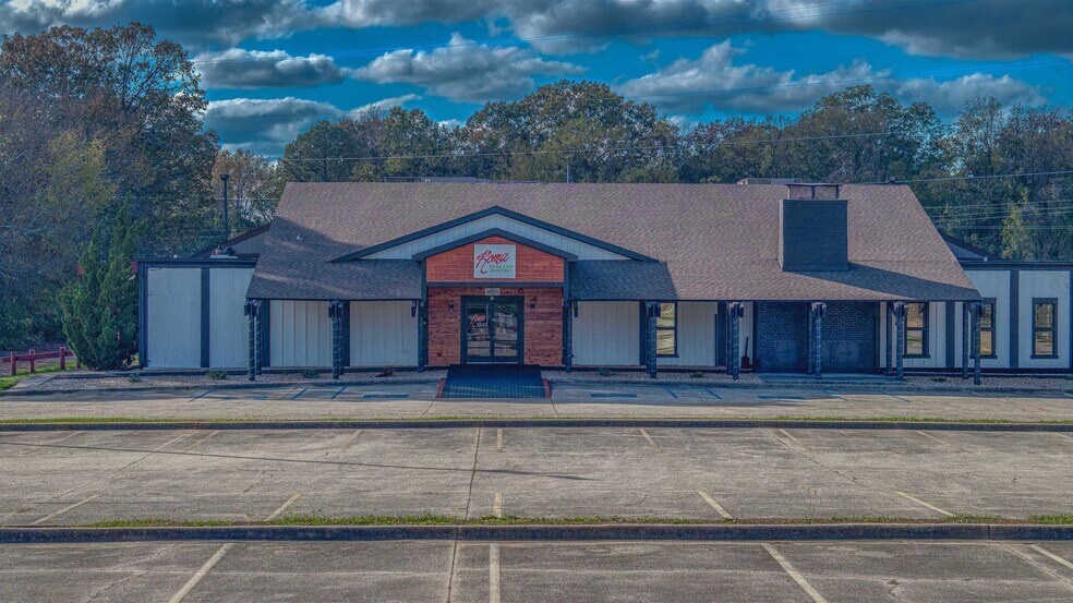 More Photos Of 4840 Hatch Blvd, Muscle Shoals Restaurant For Sale