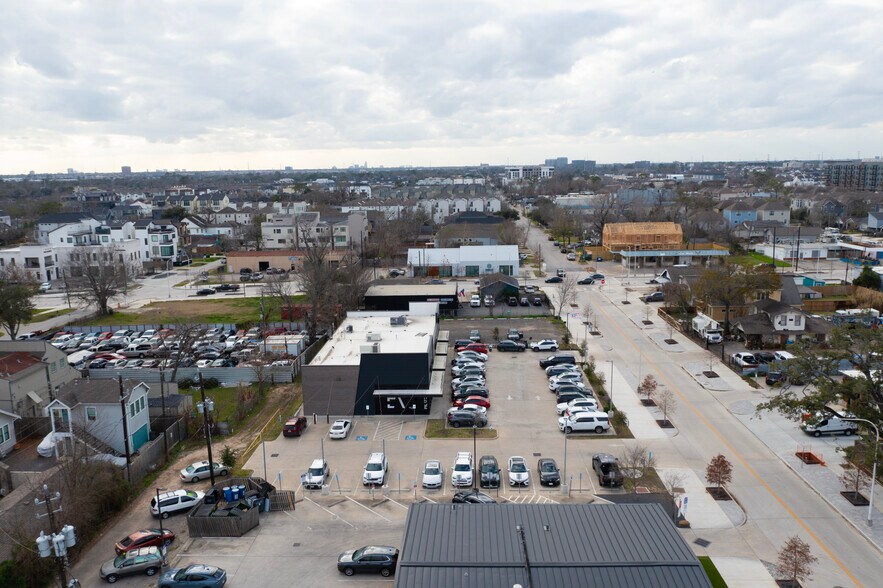 More Photos Of 730 W 18th St, Houston Storefront For Sale