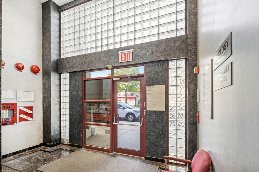 More Photos Of 21008 Northern Blvd, Bayside Medical For Lease