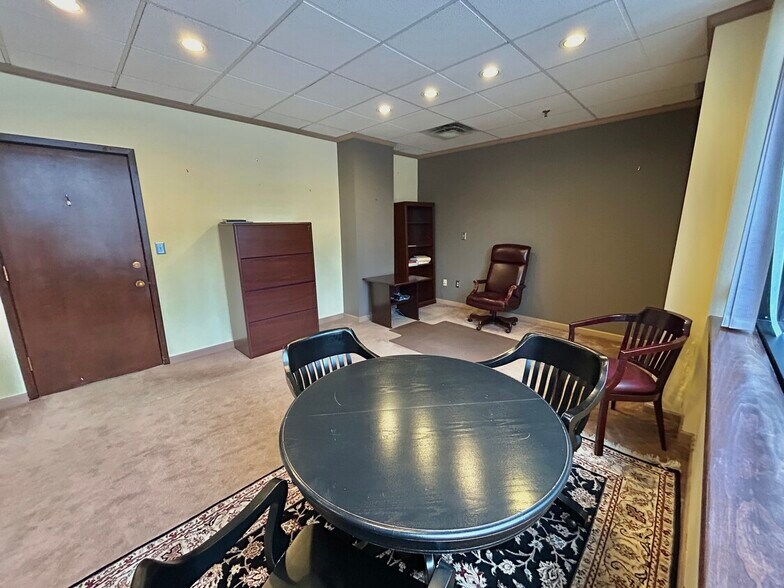 More Photos Of 333 E Ohio St, Indianapolis Medical For Lease