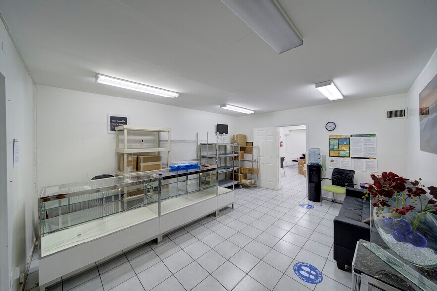 More Photos Of 330-332 W 9th St, Hialeah Storefront Retail Office For Lease