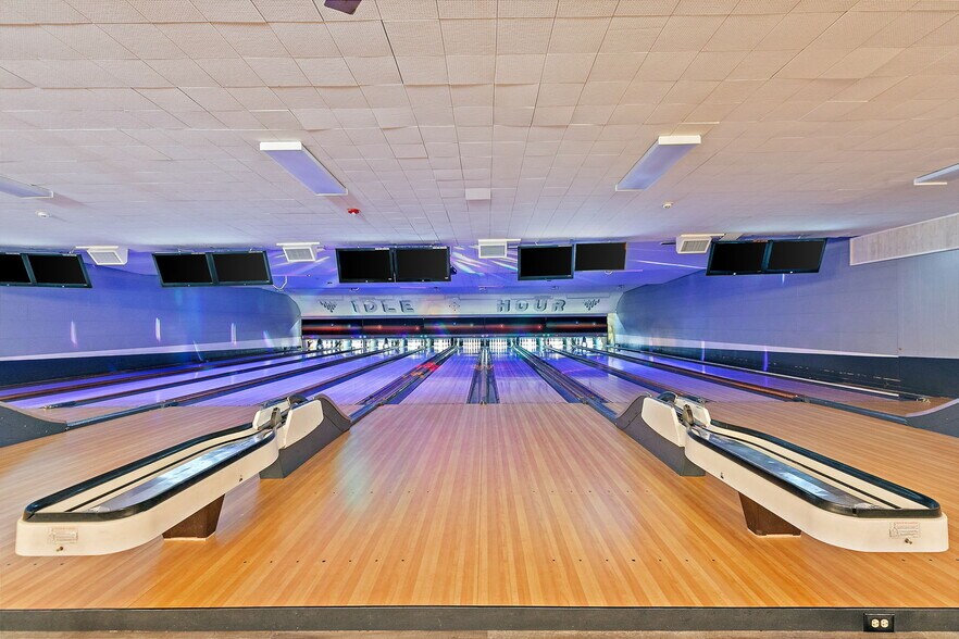 More Photos Of 927 E Railroad St, Sandwich Bowling Alley For Sale