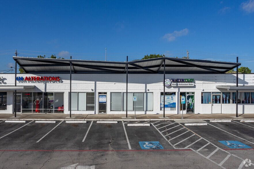 More Photos Of 14745-14785 Memorial Dr, Houston Freestanding For Lease