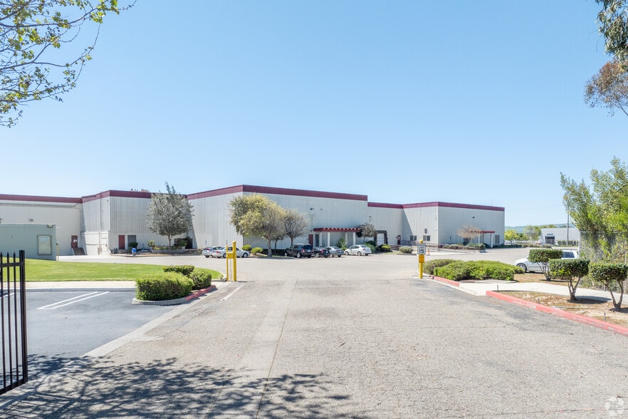 More Photos Of 2717 Aviation Way, Santa Maria Warehouse For Lease