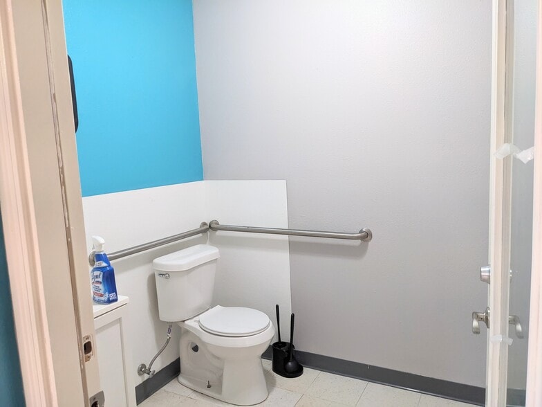 More Photos Of 3605 Amos st st, Houston General Retail For Lease