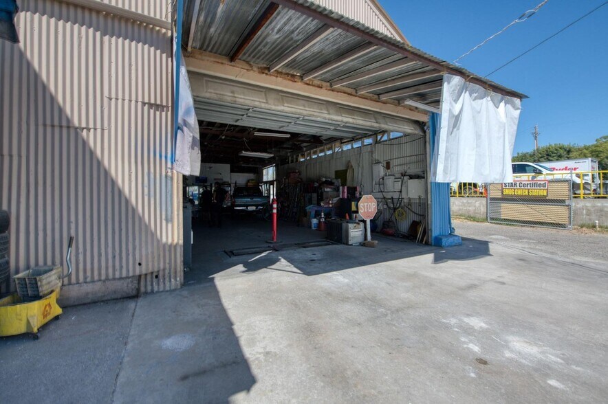 More Photos Of 4434 N Blackstone Ave, Fresno General Retail For Sale