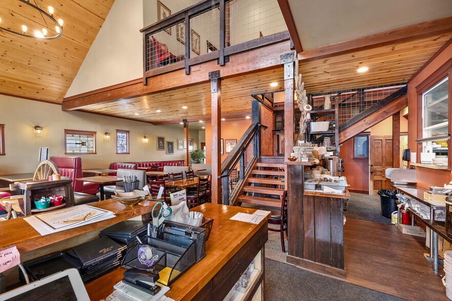 More Photos Of 111 W Bell St, Sequim Hotel For Sale