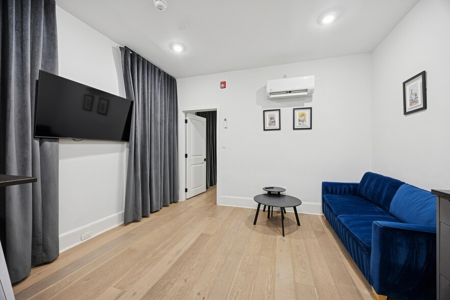 More Photos Of 1325 Spruce St, Philadelphia Hotel For Sale