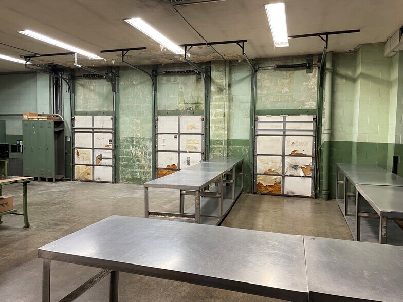 More Photos Of 2312 Woodlawn St, Harrisburg Warehouse For Sale