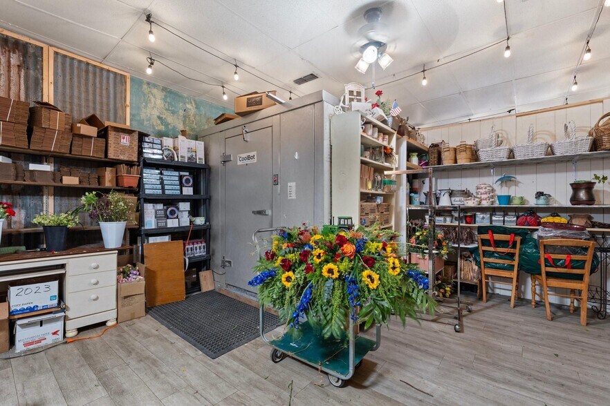 More Photos Of 133 N Texas St, De Leon Storefront For Sale