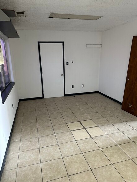 More Photos Of 2014 S Union Ave, Bakersfield Warehouse For Lease