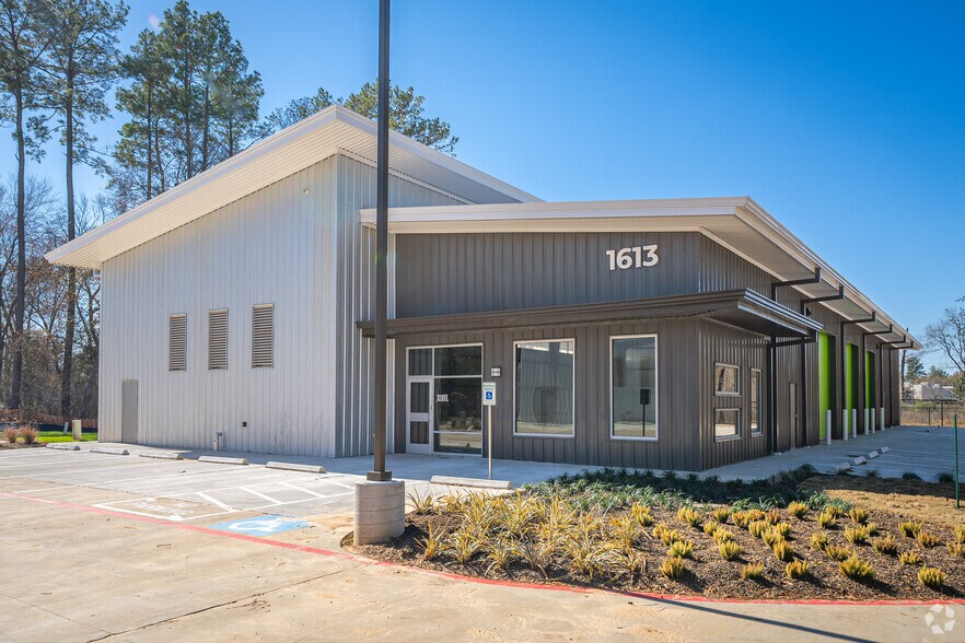 Primary Photo Of 1613 N Loop 336 E, Conroe Flex For Sale