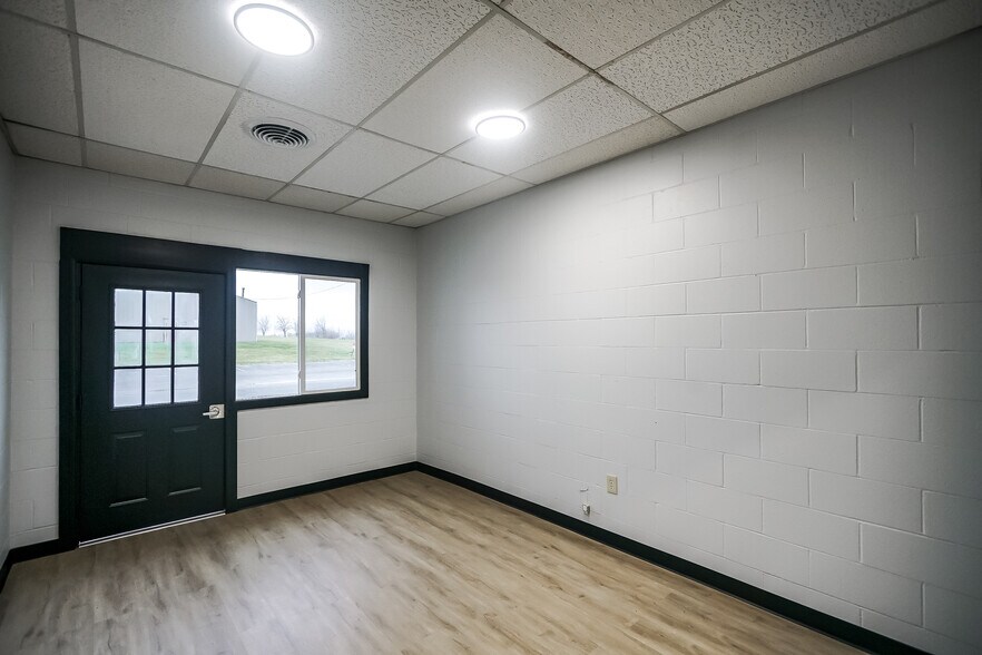 More Photos Of 1140 E Linn St, Canton Office For Lease