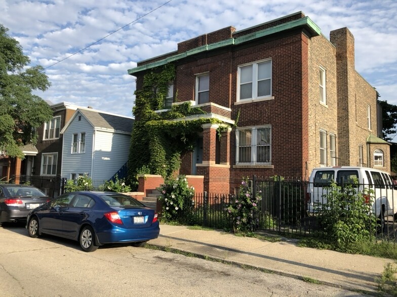 Primary Photo Of 712 W 19th St, Chicago Apartments For Sale