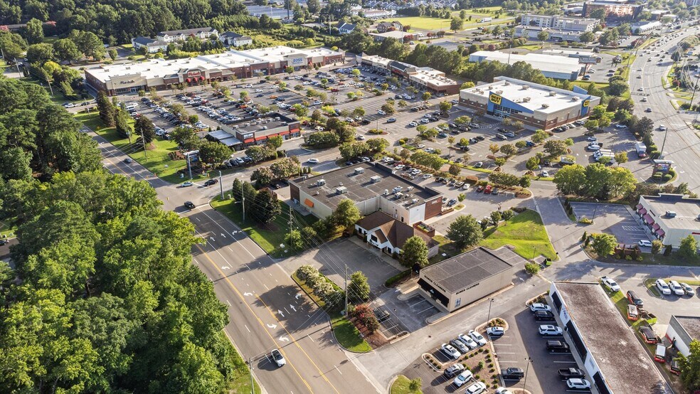 More Photos Of 3116 Evans St, Greenville Freestanding For Lease