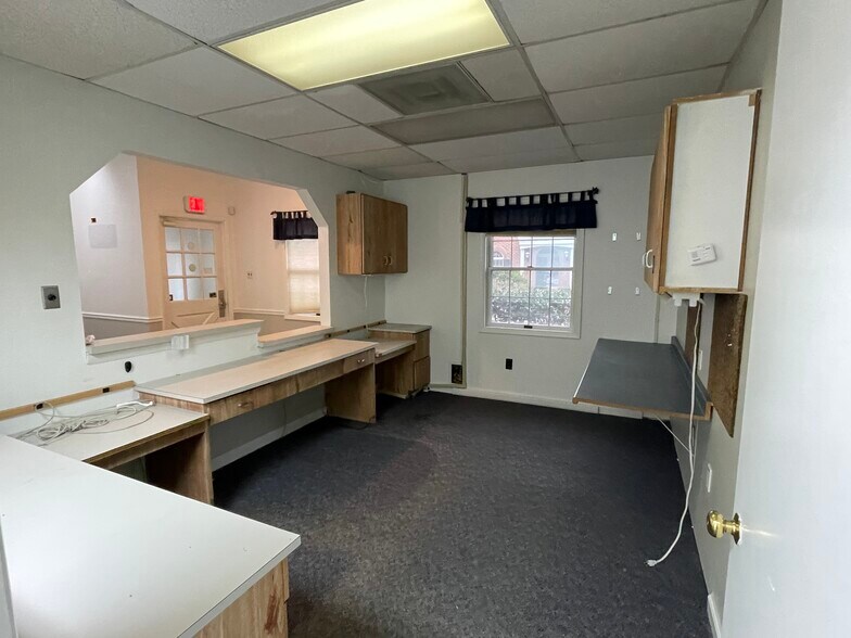 More Photos Of 11325 Pembrooke Sq, Waldorf Medical For Sale