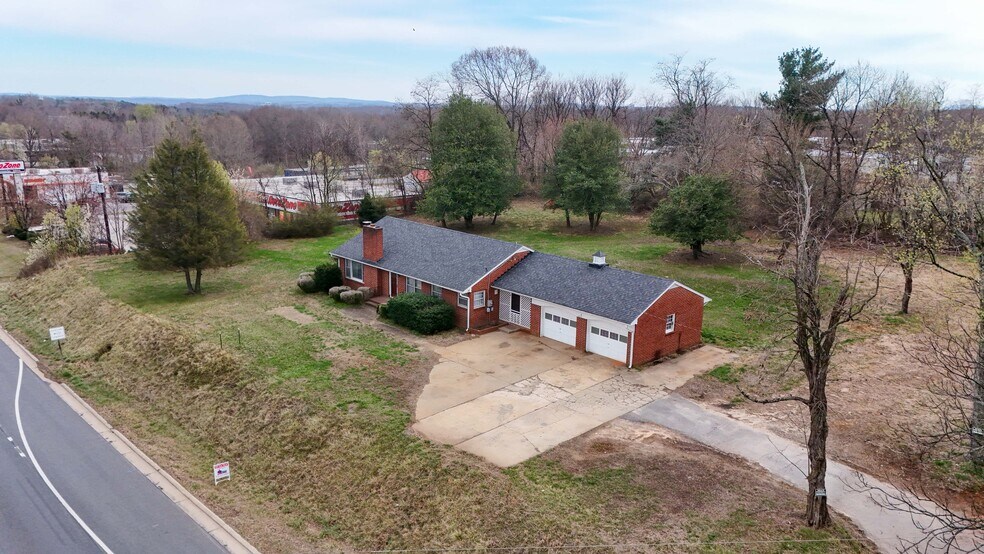 More Photos Of 1001 E Lynchburg Salem Tpke, Bedford Office For Sale