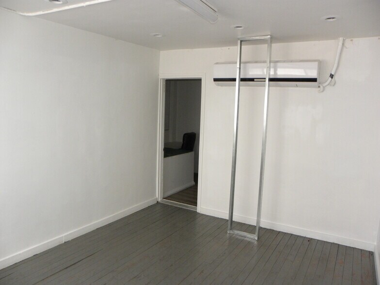 More Photos Of 1101-1119 S La Brea Ave, Los Angeles Freestanding For Lease