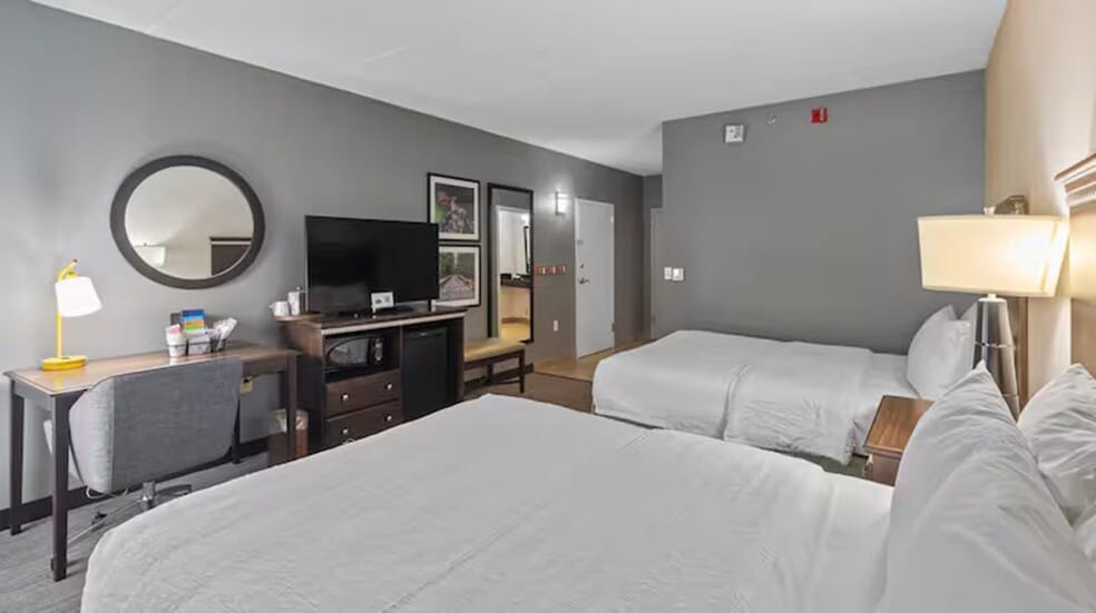 More Photos Of 450 Parkway 575, Woodstock Hotel For Sale