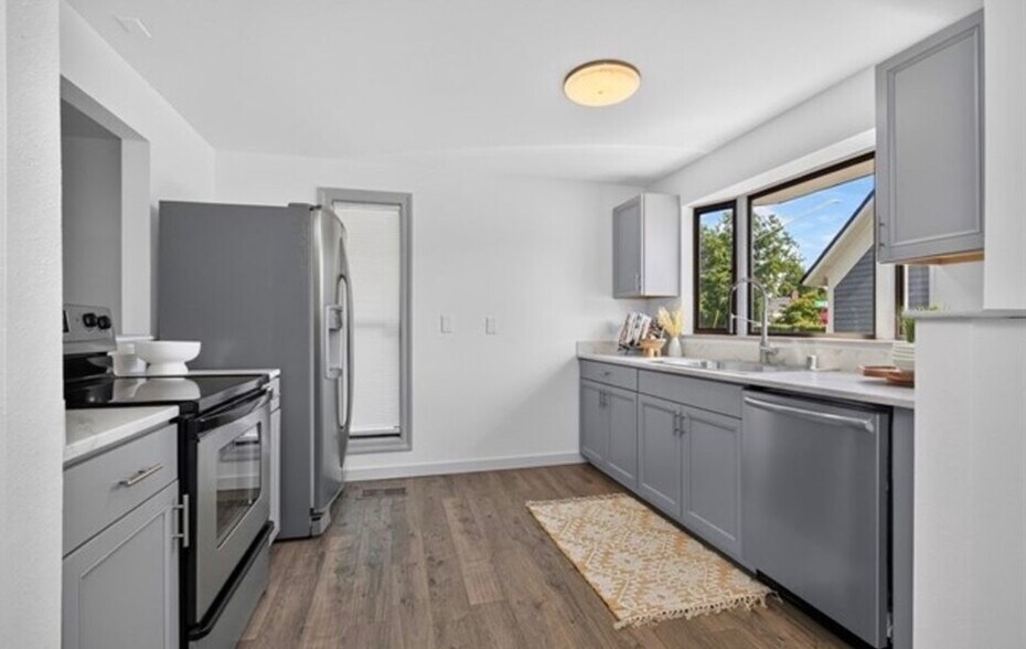 More Photos Of 301 W Main St, Monroe Flex For Sale