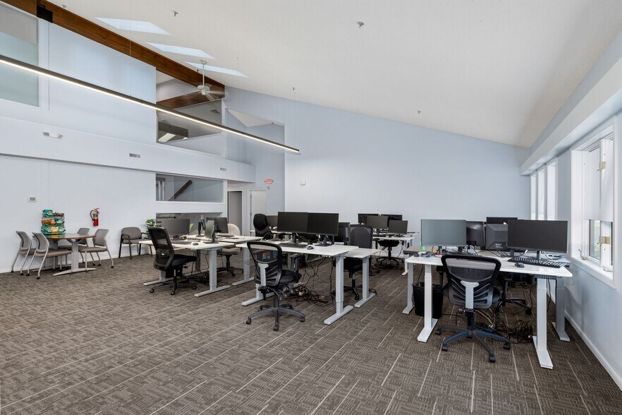 More Photos Of 7815 Telegraph Rd, Bloomington Office For Sale