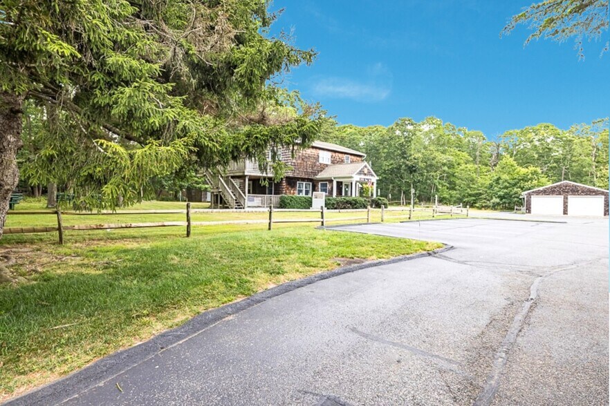 More Photos Of 290 Montauk Hwy, East Hampton Restaurant For Sale