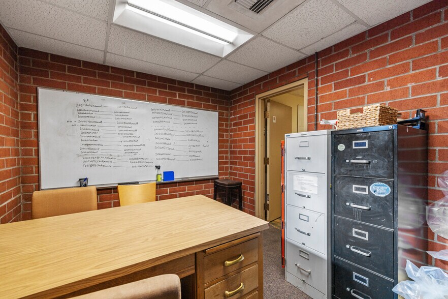 More Photos Of 3735 Washburn Way, Klamath Falls Warehouse For Lease