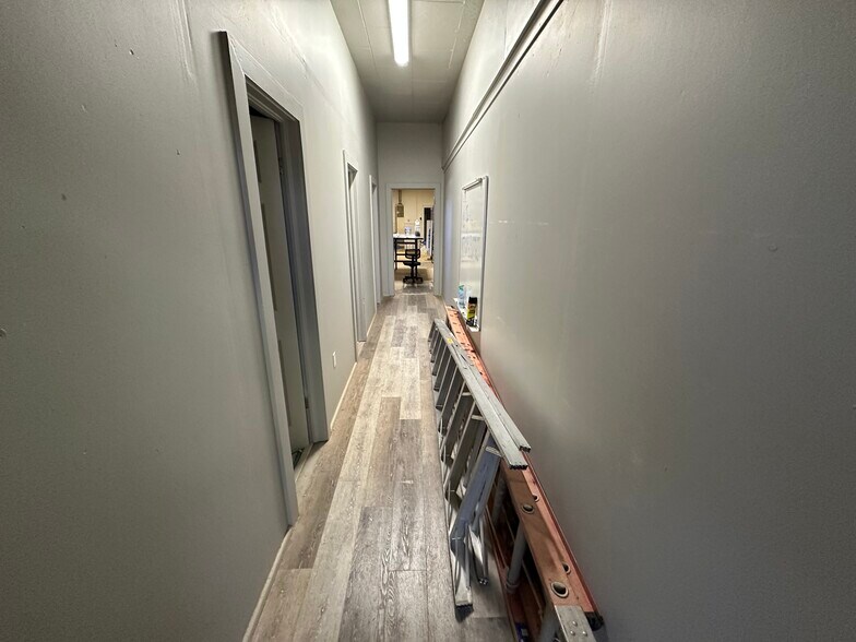 More Photos Of 2435 24th St, Lubbock Office For Sale